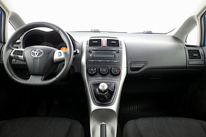 Toyota Auris Linea Sol Facelift 1.6 97kW (5 фото из 8)