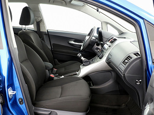 Toyota Auris Linea Sol Facelift 1.6 97kW (6 фото из 8)