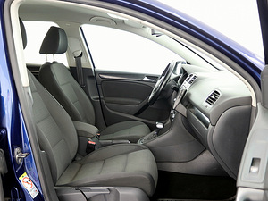 Volkswagen Golf Comfortline ATM 2.0 TDI 81kW (7 фото из 8)