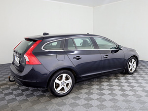 Volvo V60 Summum ATM 2.0 D5 120kW (3 фото из 7)