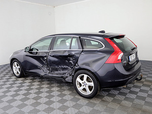 Volvo V60 Summum ATM 2.0 D5 120kW (4 фото из 7)