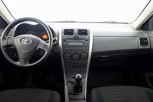 Toyota Corolla Linea Sol 1.6 91kW (5 фото из 8)
