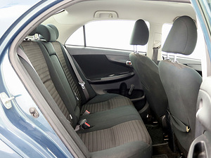 Toyota Corolla Linea Sol 1.6 91kW (7 фото из 8)