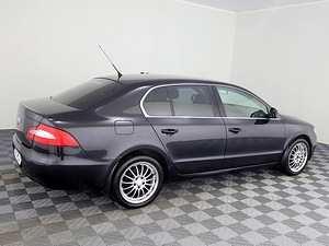Skoda Superb Highline 1.4 92kW (3 фото из 7)