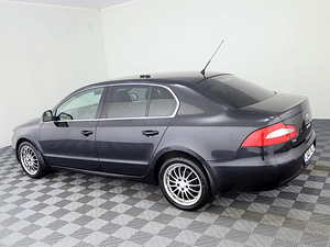 Skoda Superb Highline 1.4 92kW (4 фото из 7)
