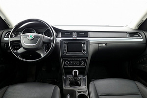 Skoda Superb Highline 1.4 92kW (5 фото из 7)