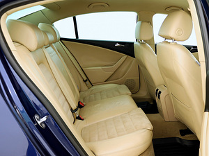 Volkswagen Passat Highline ATM 2.0 110kW (7 фото из 7)