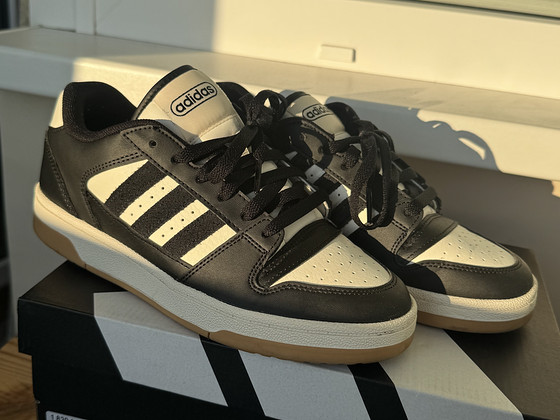 Кроссовки Adidas
