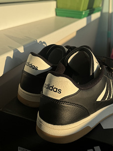 Кроссовки Adidas (3 фото из 4)