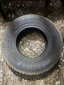 Продам зимние шины 265/70 r16 (2 фото из 4)