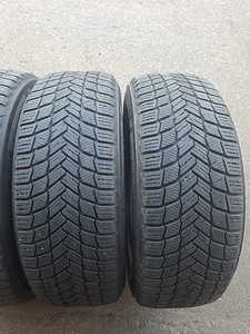235/60/R18 Michelin X-Ice Snow зимние шины (3 фото из 3)