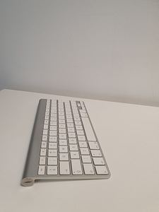 Клавиатура Apple Bluetooth (4 фото из 5)