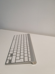 Клавиатура Apple Bluetooth (5 фото из 5)