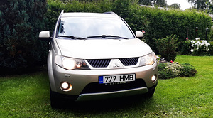 Mitsubishi Outlander 4x4 2.0 DI-D 103кВт (2 фото из 14)