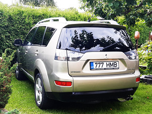 Mitsubishi Outlander 4x4 2.0 DI-D 103кВт (3 фото из 14)