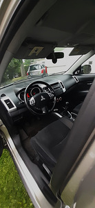 Mitsubishi Outlander 4x4 2.0 DI-D 103кВт (8 фото из 14)