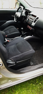 Mitsubishi Outlander 4x4 2.0 DI-D 103кВт (10 фото из 14)