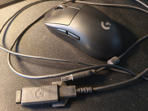LOGITECH G PRO Wireless + беспроводное зарядное устройство (1 фото из 2)