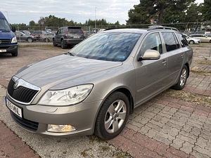 Skoda Octavia (2 фото из 12)