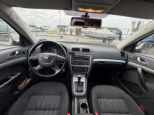 Skoda Octavia (6 фото из 12)