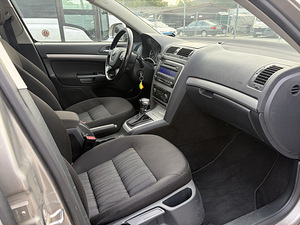 Skoda Octavia (11 фото из 12)