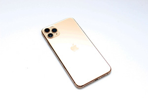Телефон Apple iPhone 11 Pro Max 256GB 6.5 дюйма (3 фото из 3)