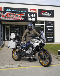 Мотоцикл CFMOTO 800MT R2 8-клапанный DOHC EFI EURO5 67kW (1 фото из 9)