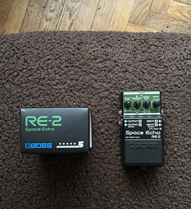 Педаль BOSS RE-2 Delay Reverb для гитары (1 фото из 4)
