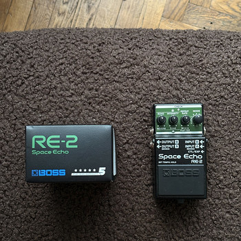 Педаль BOSS RE-2 Delay Reverb для гитары