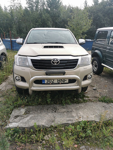Toyota Hilux (1 фото из 4)