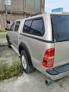 Toyota Hilux (3 фото из 4)