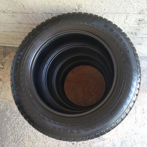 215/65R17 шипованные шины Nokian Hakkapeliitta 10 SUV (2 фото из 2)