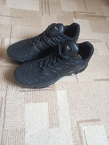Кроссовки Nike (4 фото из 4)