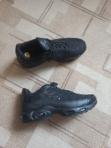 Кроссовки Nike (2 фото из 4)