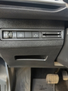 Peugeot 5008 1.5 96кВ (6 фото из 11)