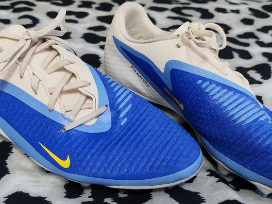 Футбольные бутсы 42,5 Nike Phantom мужские бутсы