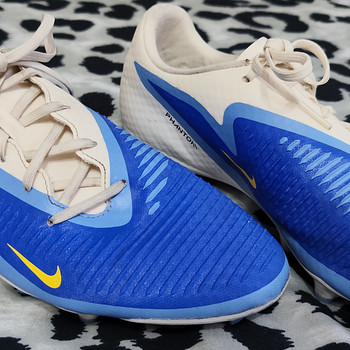 Jalgpalli putsad 42,5 Nike Phantom meeste putsad