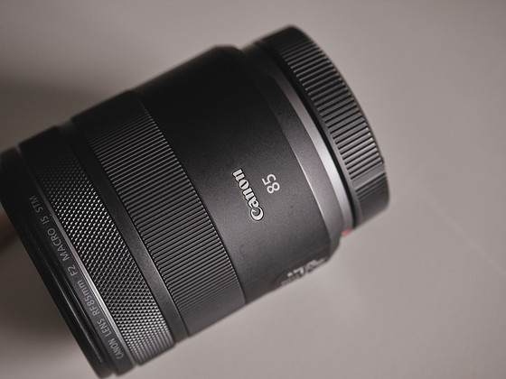 Canon RF 85mm f/2 Macro IS STM