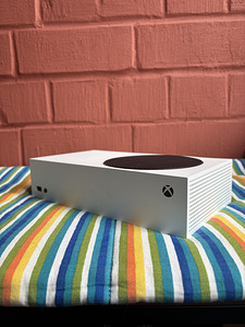 Xbox Series S (1 фото из 5)