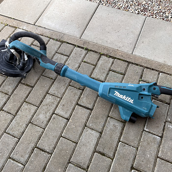 Аккумуляторная шлифмашина для стен и потолков Makita DSL800