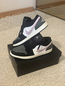 Air Jordan 1 Low SE “Black Iced Carmine” 45 (2 foto / 8)