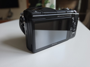 Sony A5000 + Sony E PZ 16–50mm F3.5–5.6 OSS (2 foto / 2)