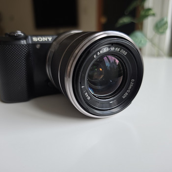 Sony A5000 + Sony E 18–55mm F3.5–5.6 OSS