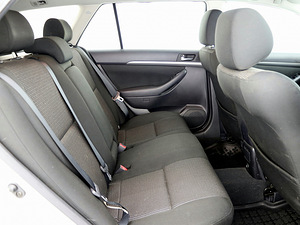 Toyota Avensis Linea Sol Facelift 2.2 D-CAT 130kW (7 foto / 7)