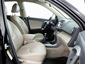 Toyota RAV4 Luxury 4x4 2.2 D-4D 130kW (6 фото из 9)