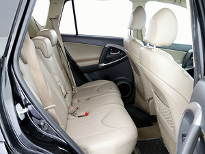 Toyota RAV4 Luxury 4x4 2.2 D-4D 130kW (7 фото из 9)