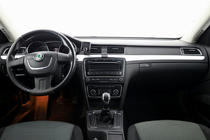 Skoda Superb Comfortline 2.0 TDI 125kW (5 фото из 7)