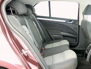 Skoda Superb Comfortline 2.0 TDI 125kW (7 фото из 7)