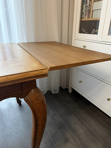 Antiikne lahti käiv söögilaud ja 4 tooli (4 foto / 8)