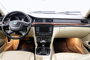 Skoda Superb Highline ATM 2.0 TDI 125kW (5 фото из 9)